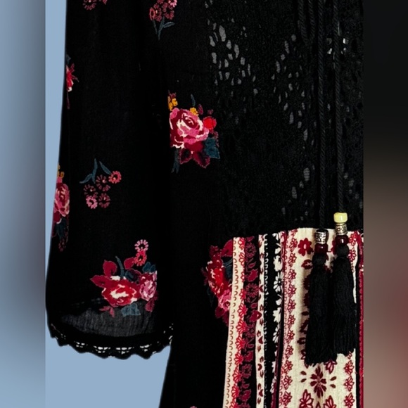 Angie Black Print Cold Shoulder & Lace Bodice Bohemian Top Size M - Picture 5 of 7